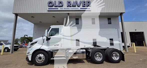 2027 Volvo VNR 640 in Richland, MS — photo 4