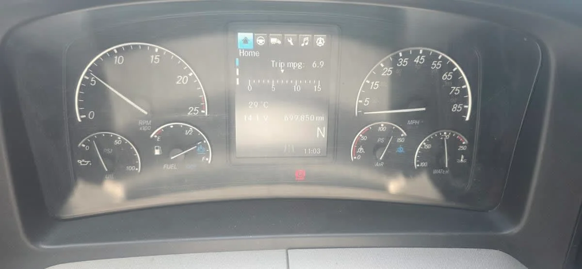 2022 Freightliner Cascadia in Bensalem, PA — photo 11