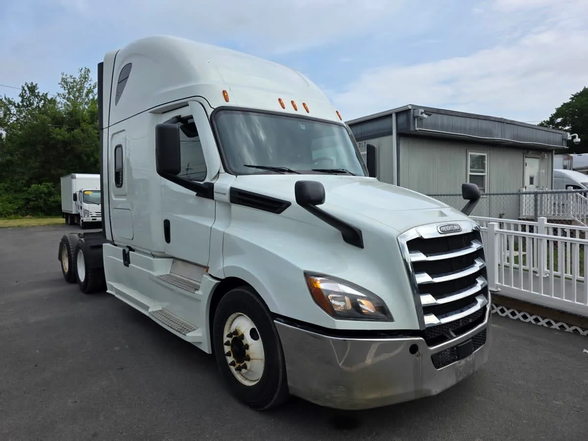 2022 Freightliner Cascadia in Bensalem, PA — photo 3