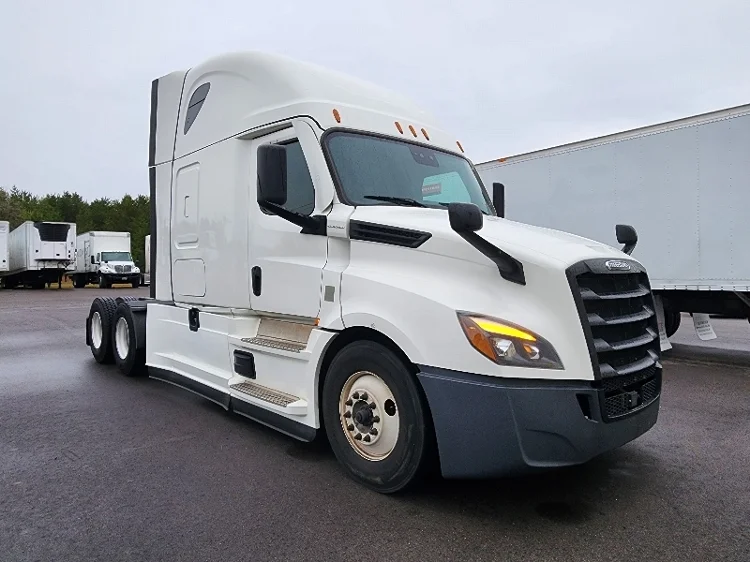 2021 Freightliner Cascadia in Brooklyn Park, MN