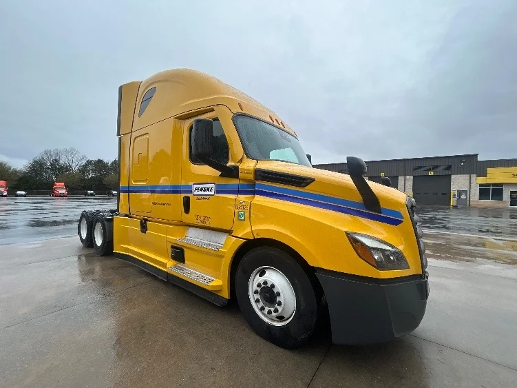 2022 Freightliner Cascadia in Tampa, FL