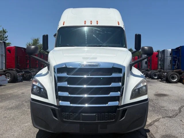 2020 Freightliner Cascadia in Greensboro, NC — photo 8
