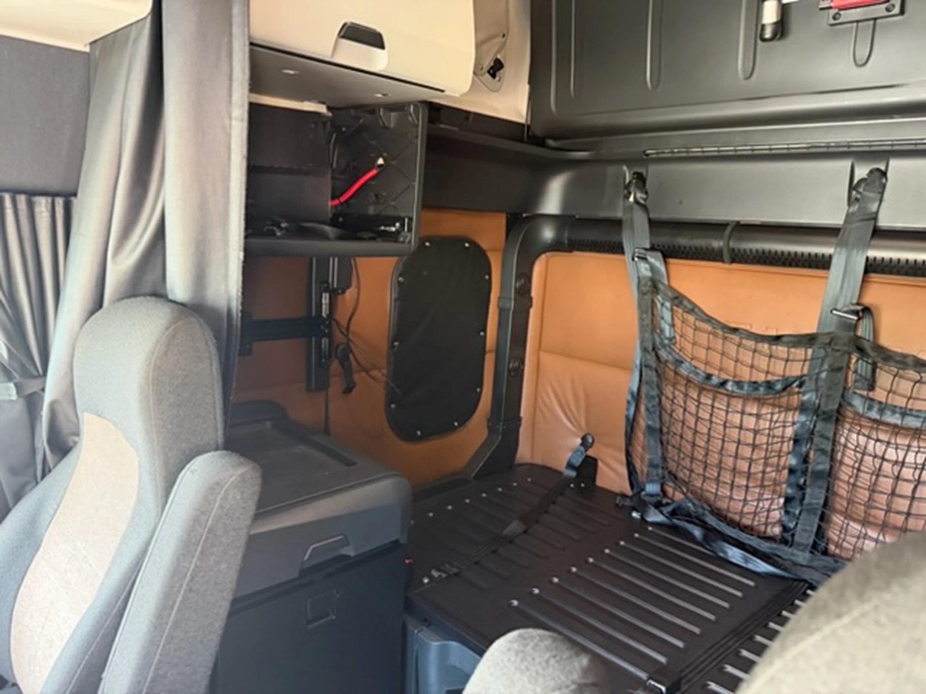 2022 Freightliner Cascadia — photo 10