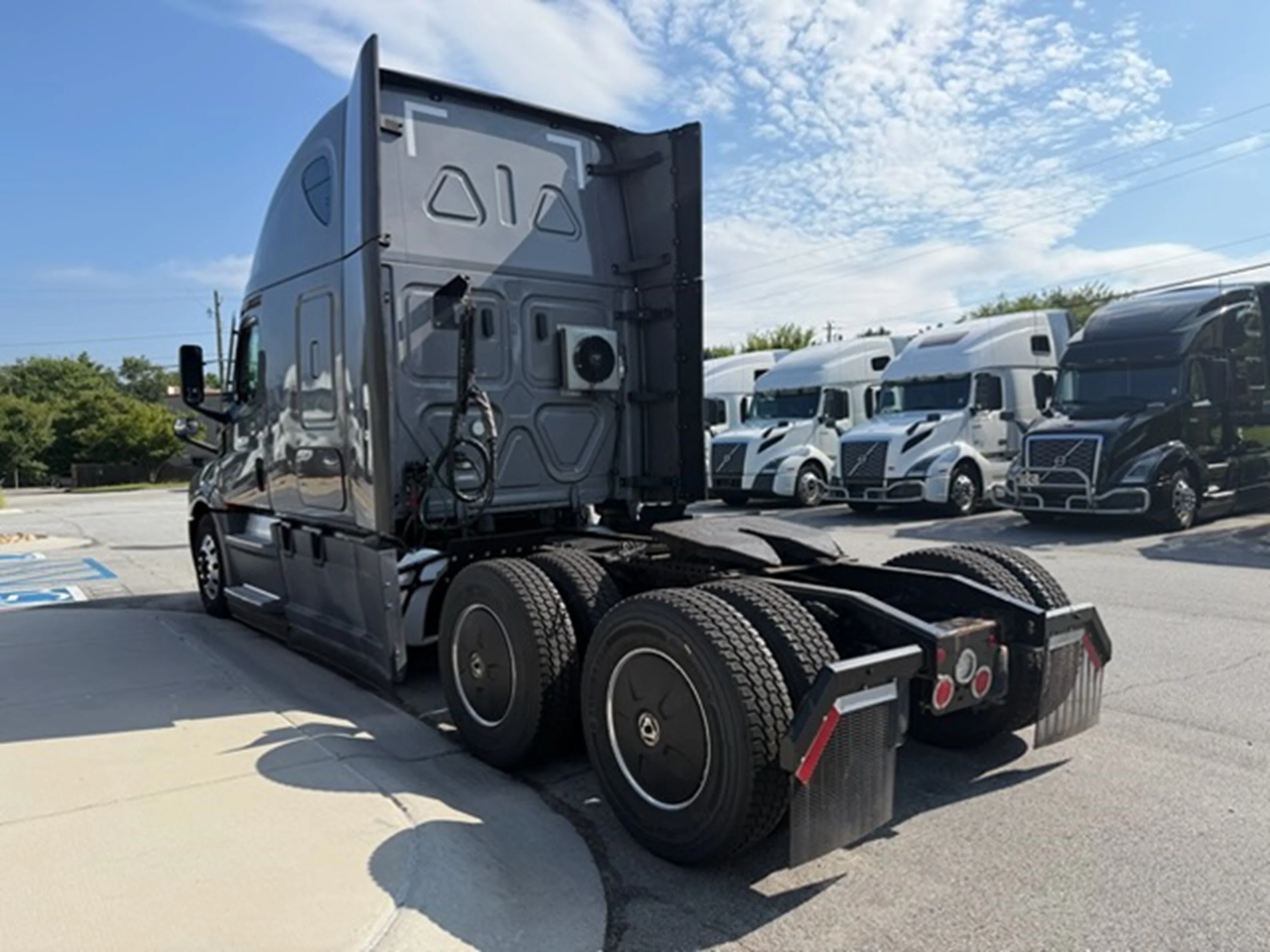 2022 Freightliner Cascadia — photo 6