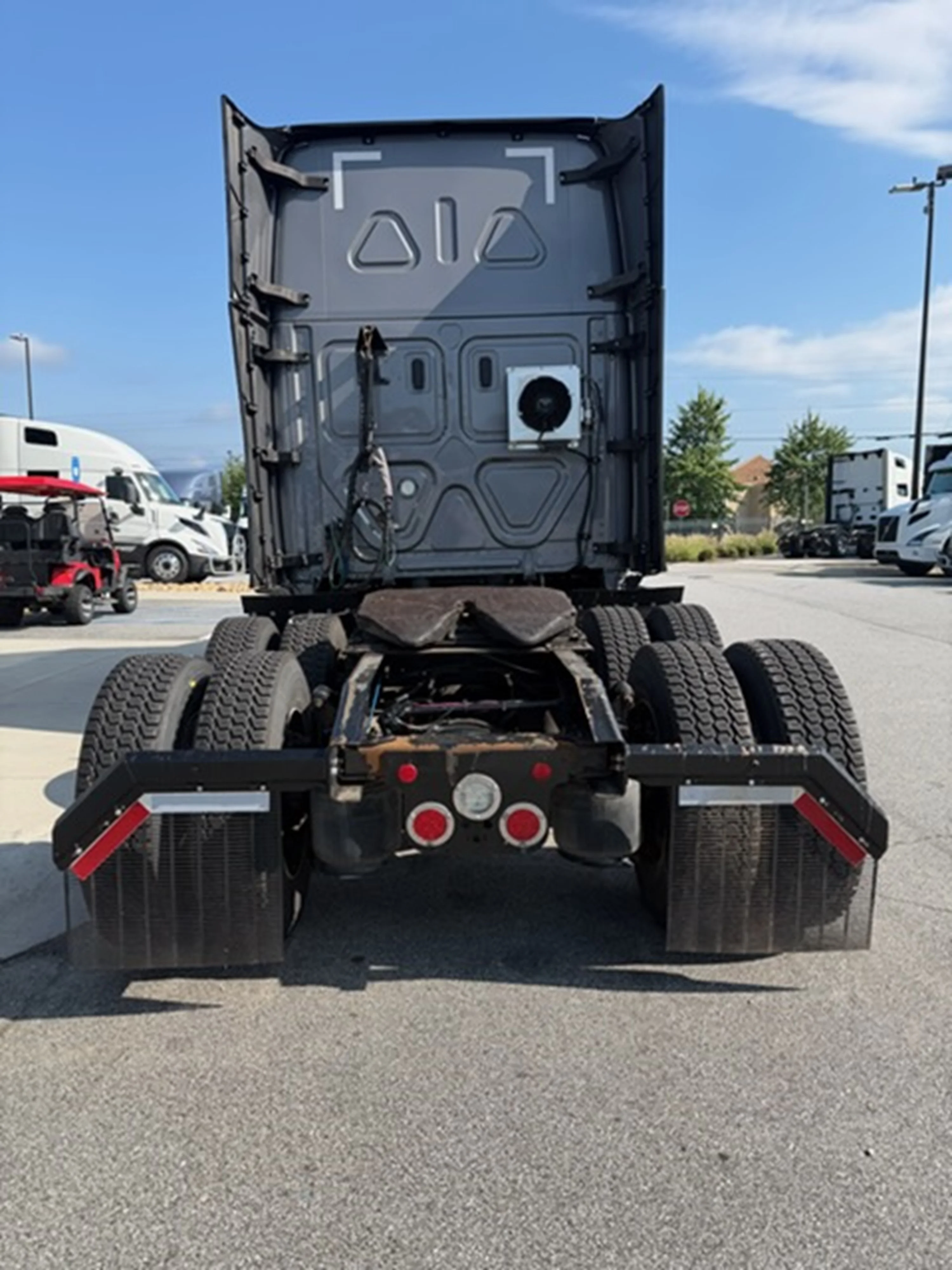 2022 Freightliner Cascadia — photo 5