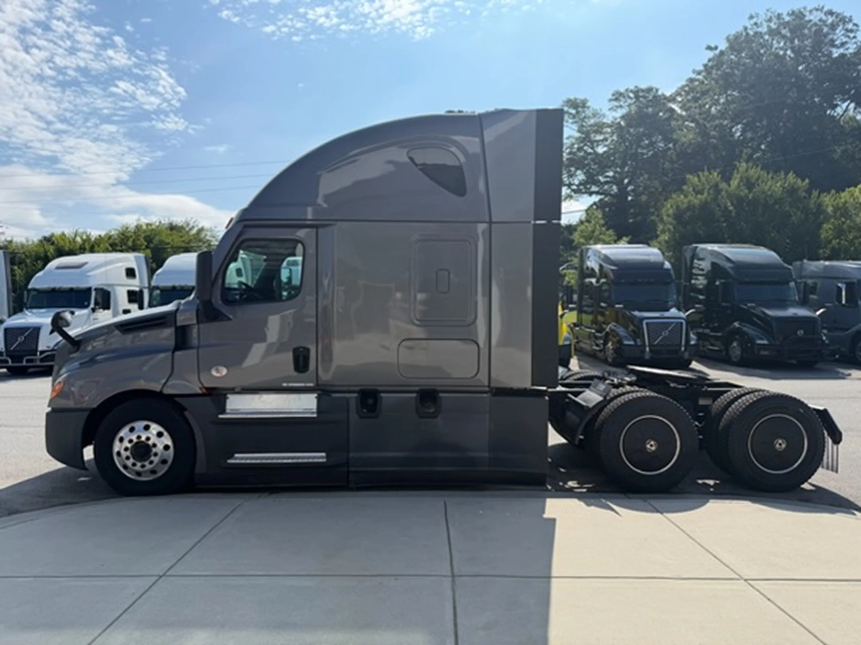 2022 Freightliner Cascadia — photo 7