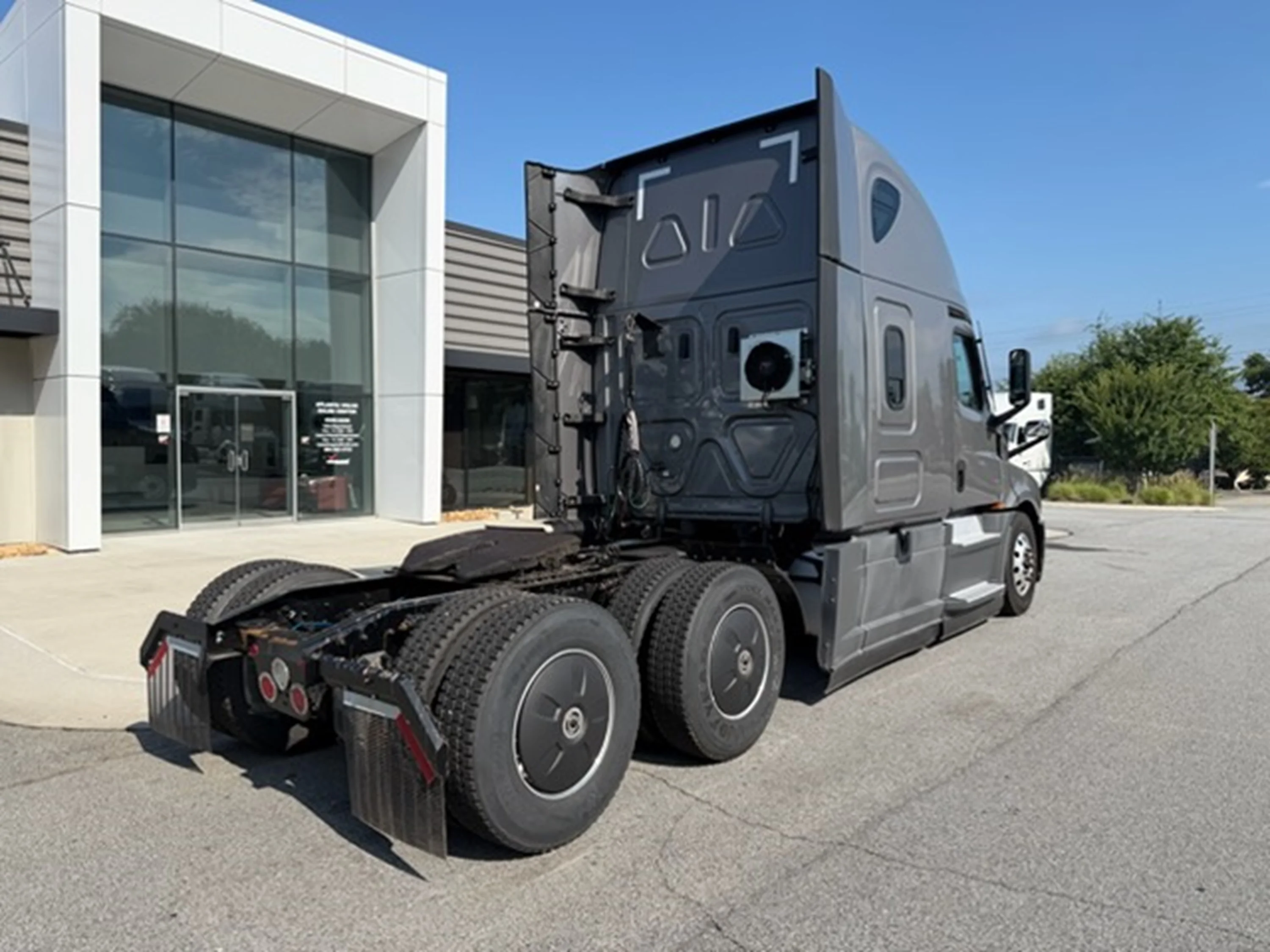 2022 Freightliner Cascadia — photo 4