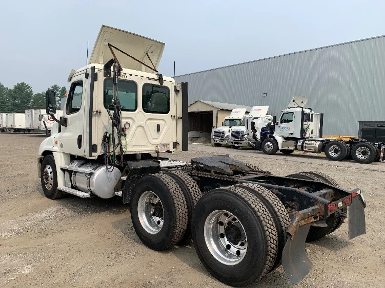 2019 Freightliner Cascadia in Franklin, MA — photo 5