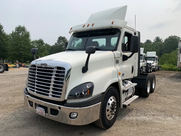 2019 Freightliner Cascadia in Franklin, MA — photo 3