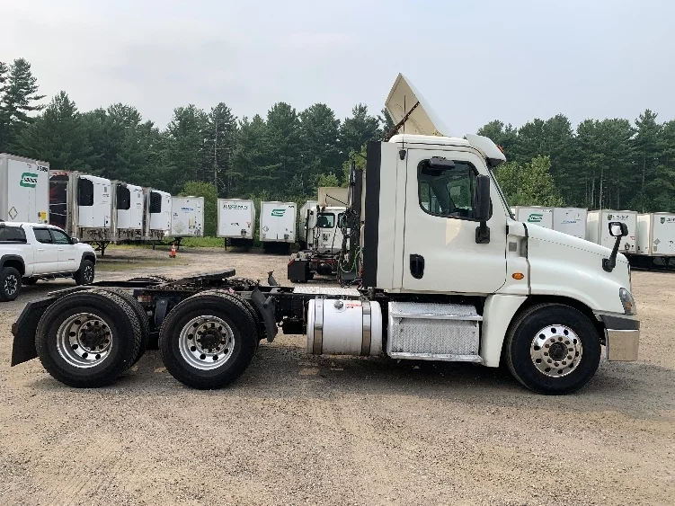 2019 Freightliner Cascadia in Franklin, MA — photo 8