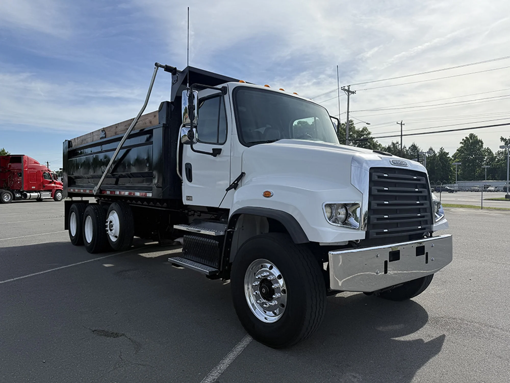 2015 Freightliner 114SD - image 2