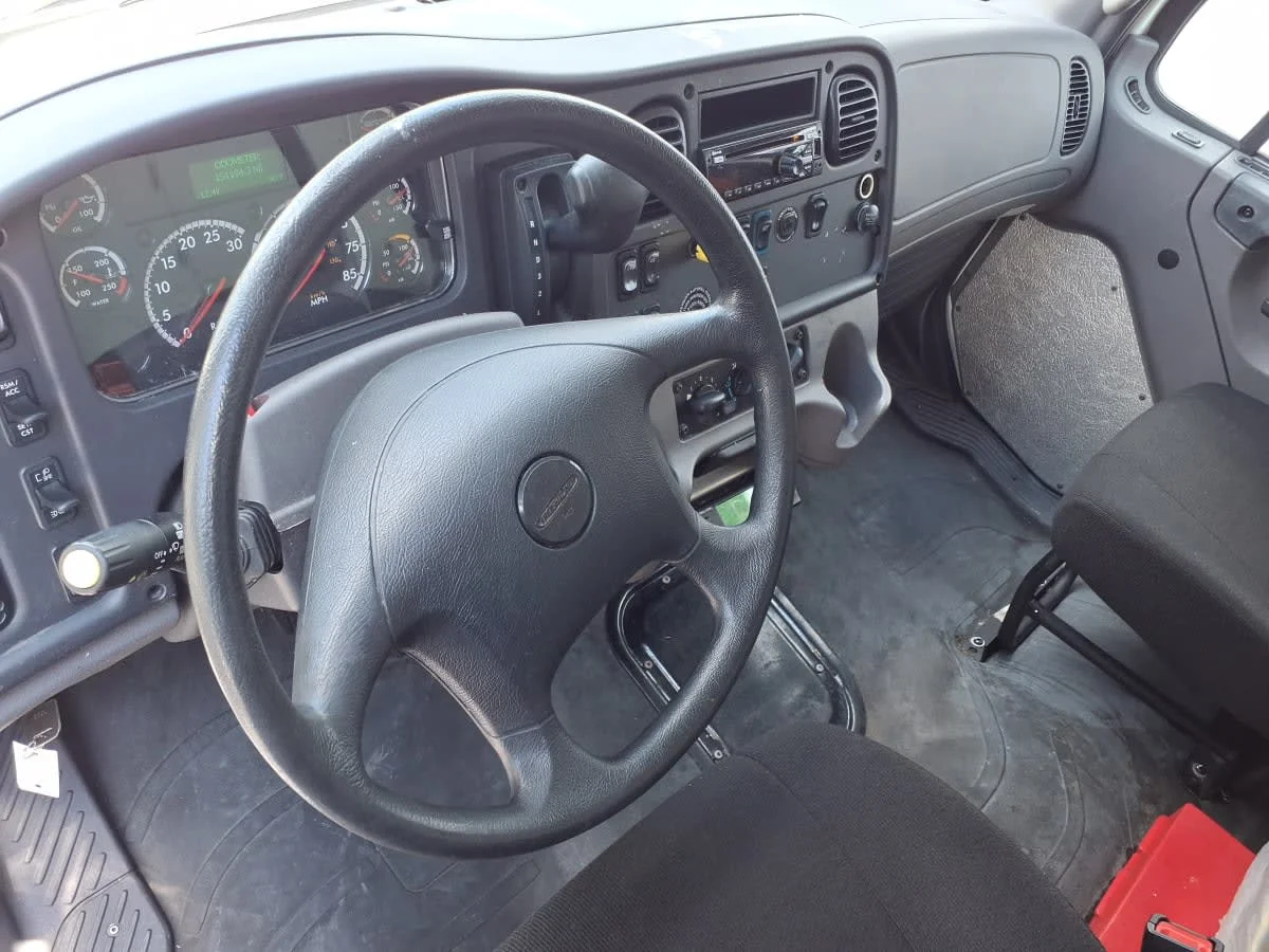 2020 Freightliner M2 106 in Doraville, GA — photo 8