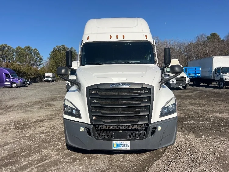 2022 Freightliner Cascadia in Concord, NC — photo 2