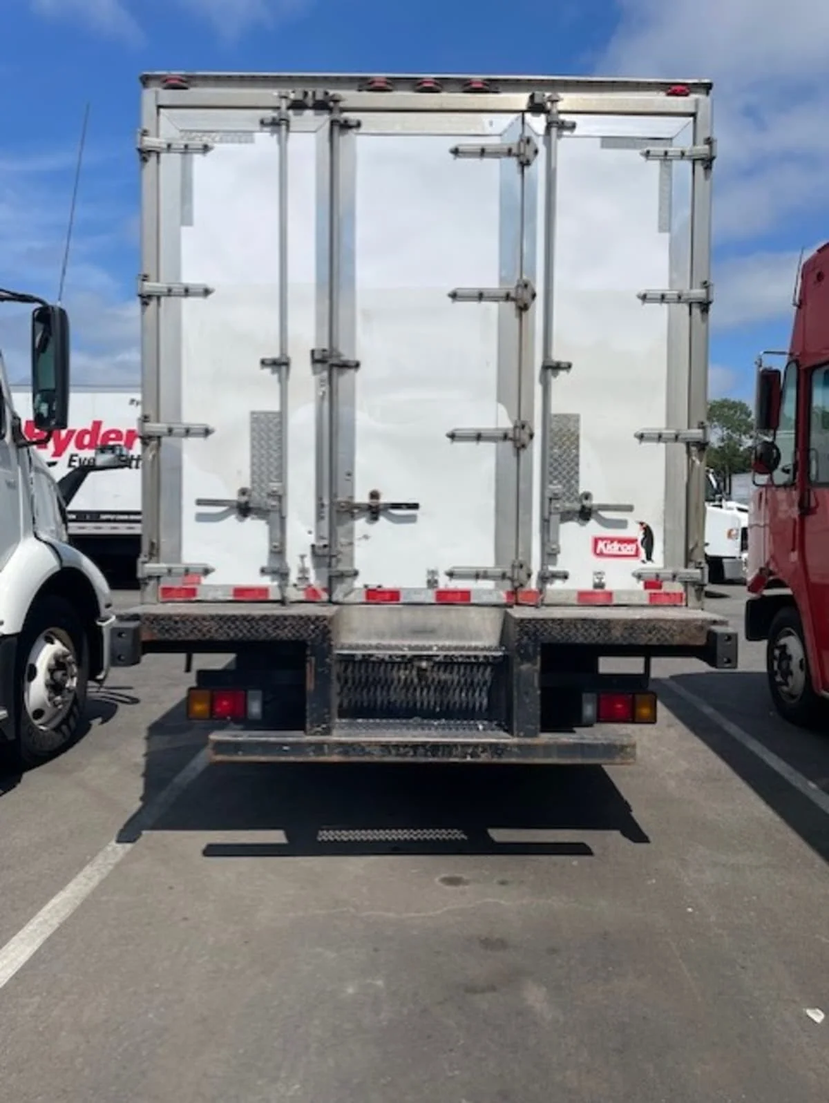 2019 Isuzu NQR in Farmingdale, NY — photo 5