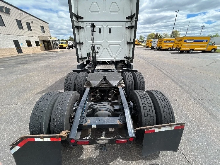 2022 Freightliner Cascadia in Sacramento, CA — photo 6