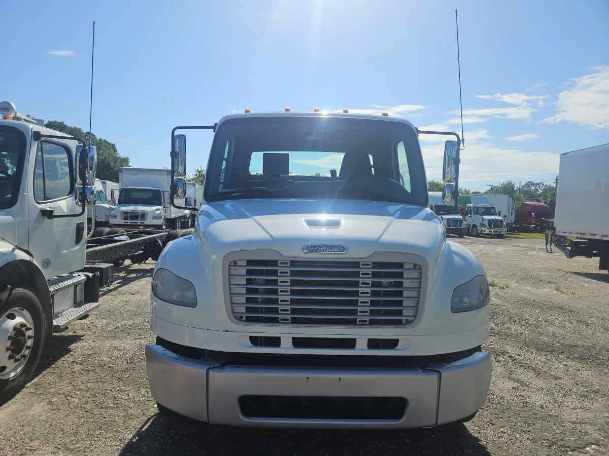 2020 Freightliner M2 106 in Orlando, FL — photo 2