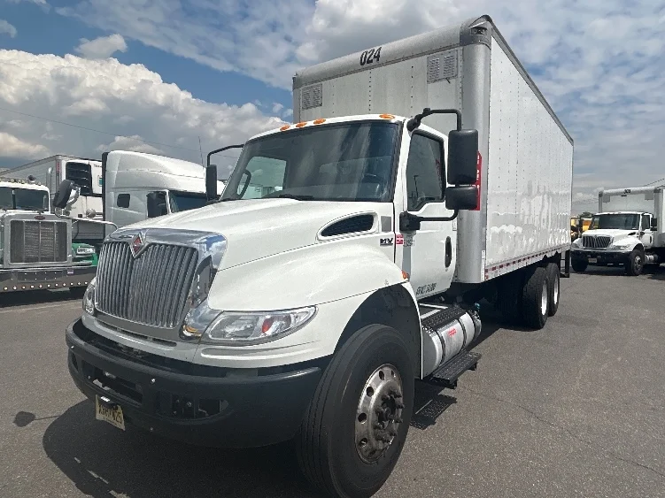 2020 International MV - image 3