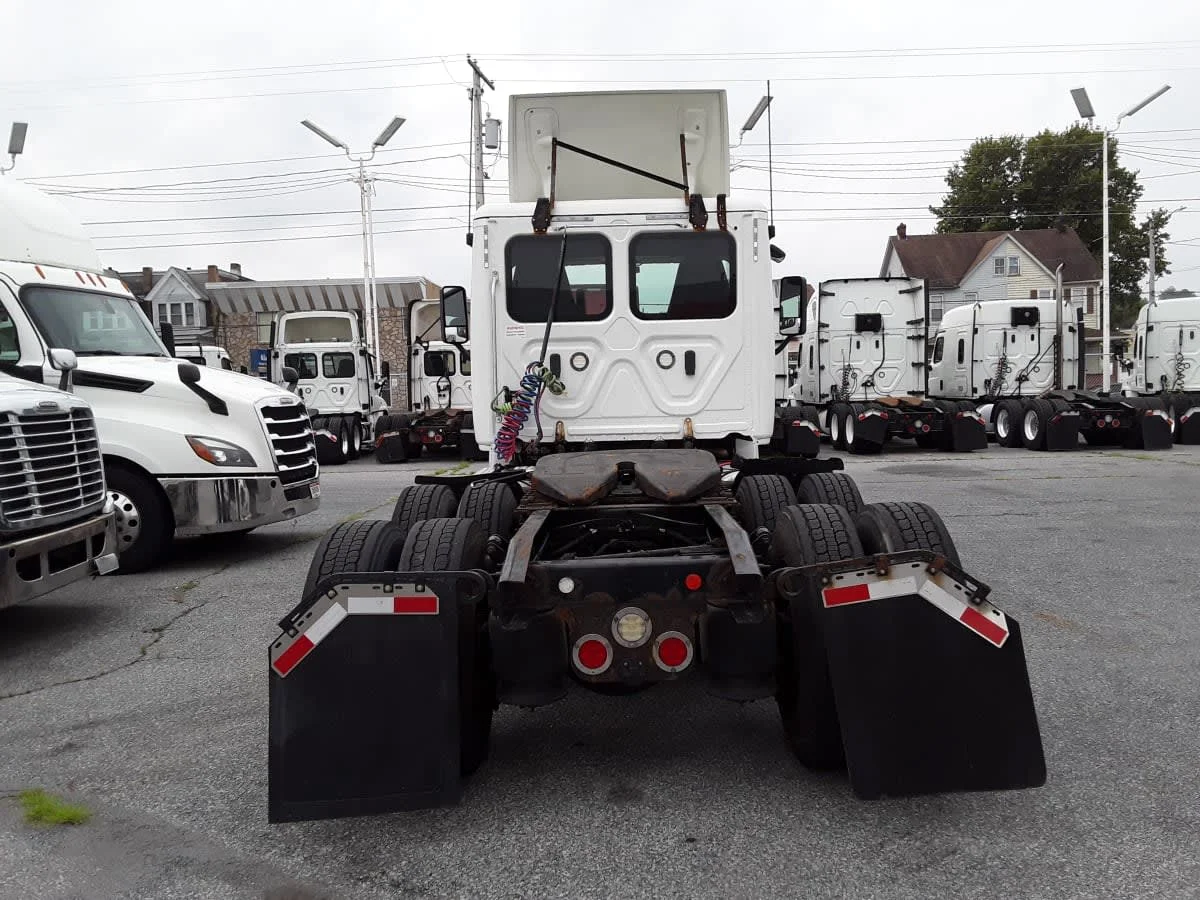 2018 Freightliner Cascadia - image 5