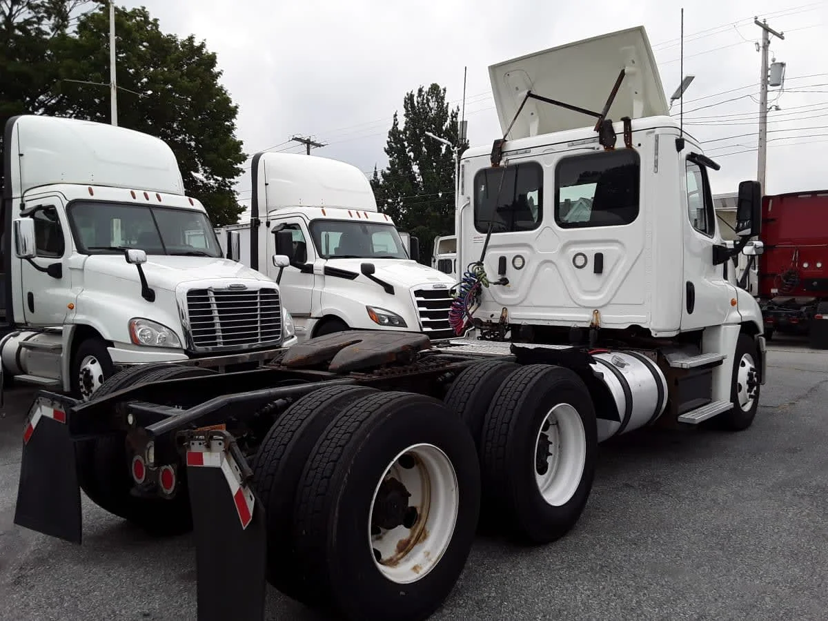 2018 Freightliner Cascadia - image 4