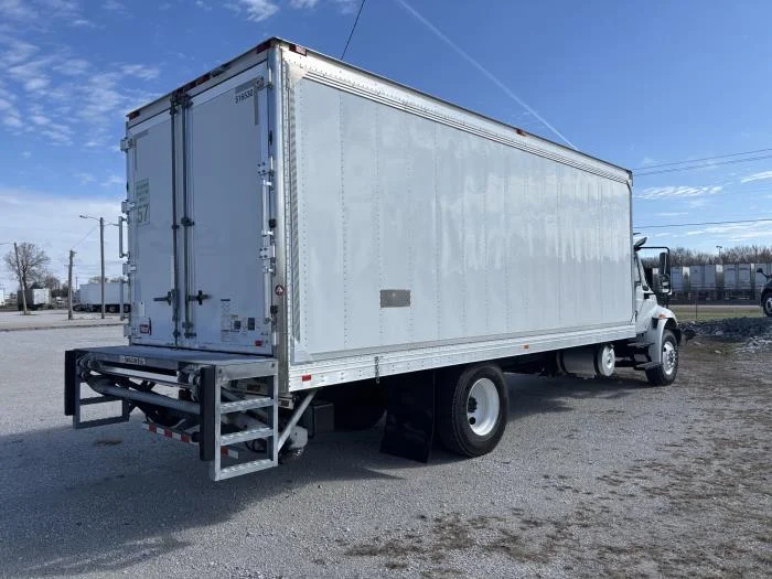 2019 International 4300 - image 3