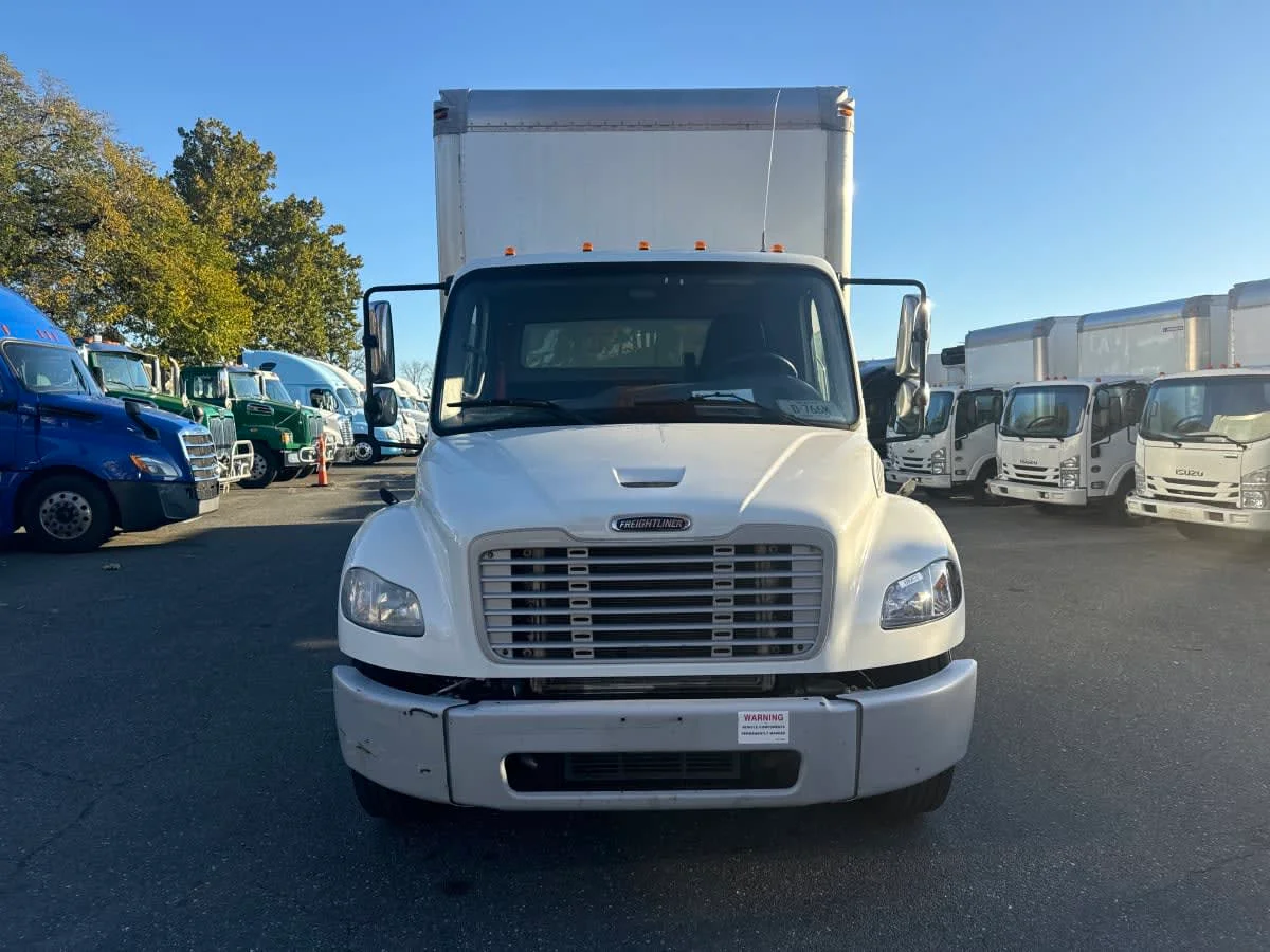 2018 Freightliner M2 106 - image 2