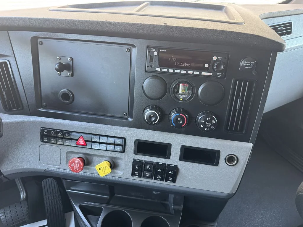 2022 Freightliner Cascadia — photo 5
