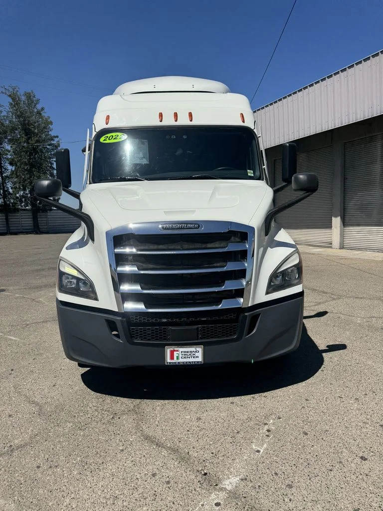 2022 Freightliner Cascadia — photo 3