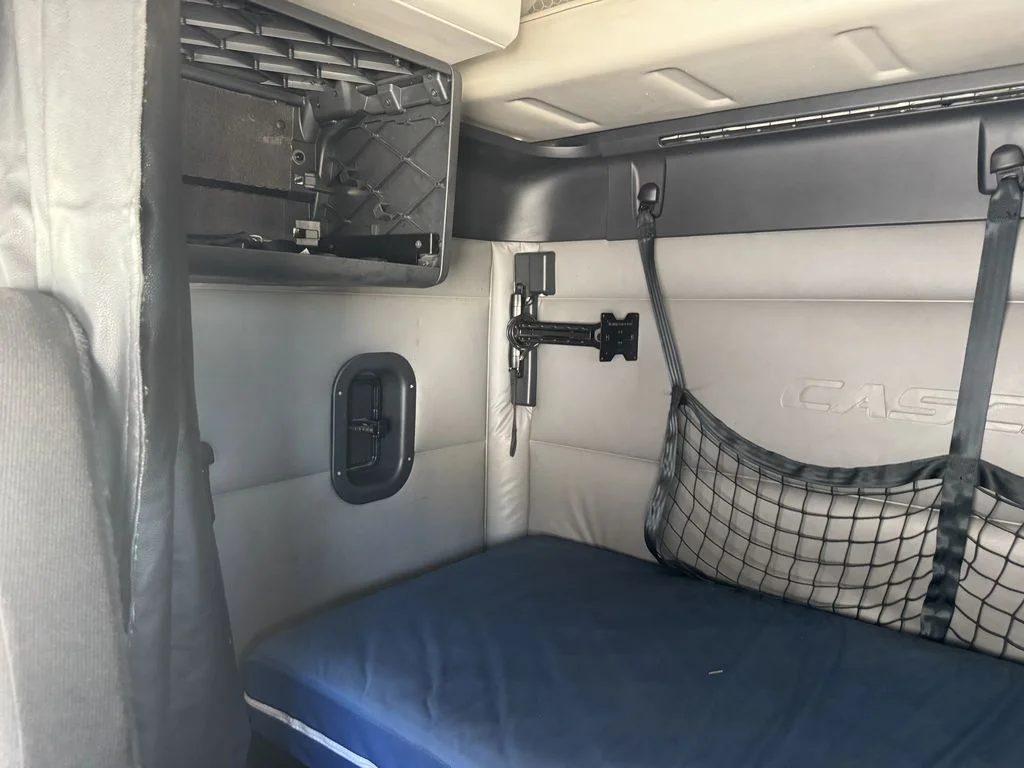 2022 Freightliner Cascadia — photo 10