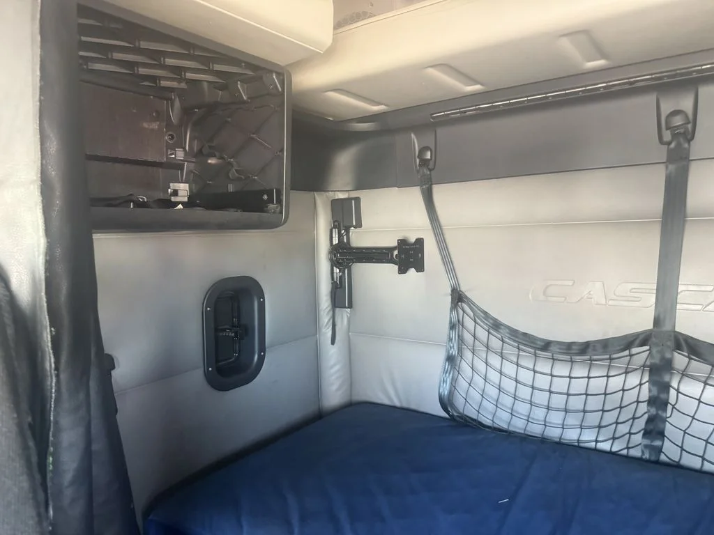 2022 Freightliner Cascadia — photo 9