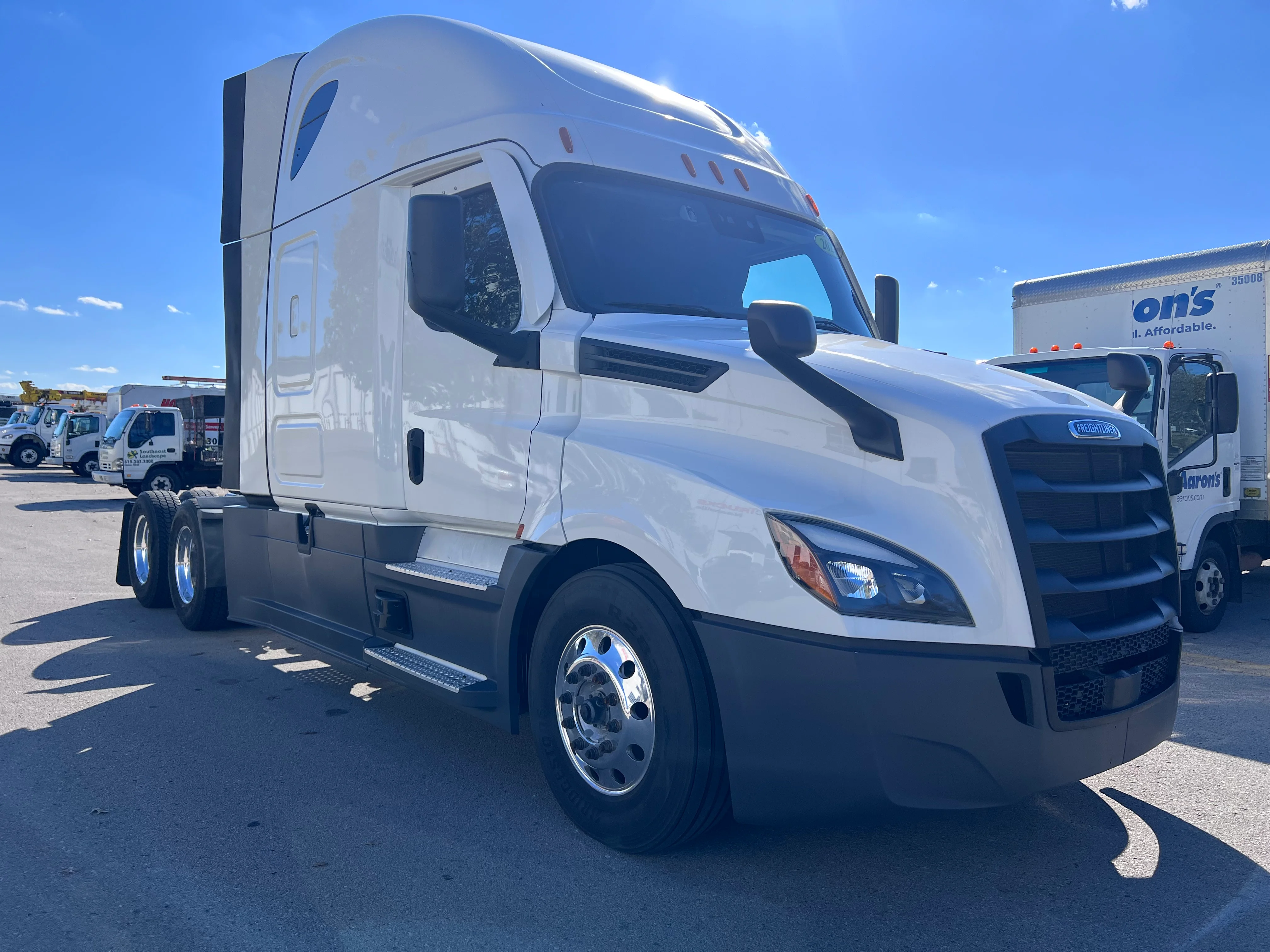 2023 Freightliner Cascadia in Nashville Isuzu, TN — photo 8