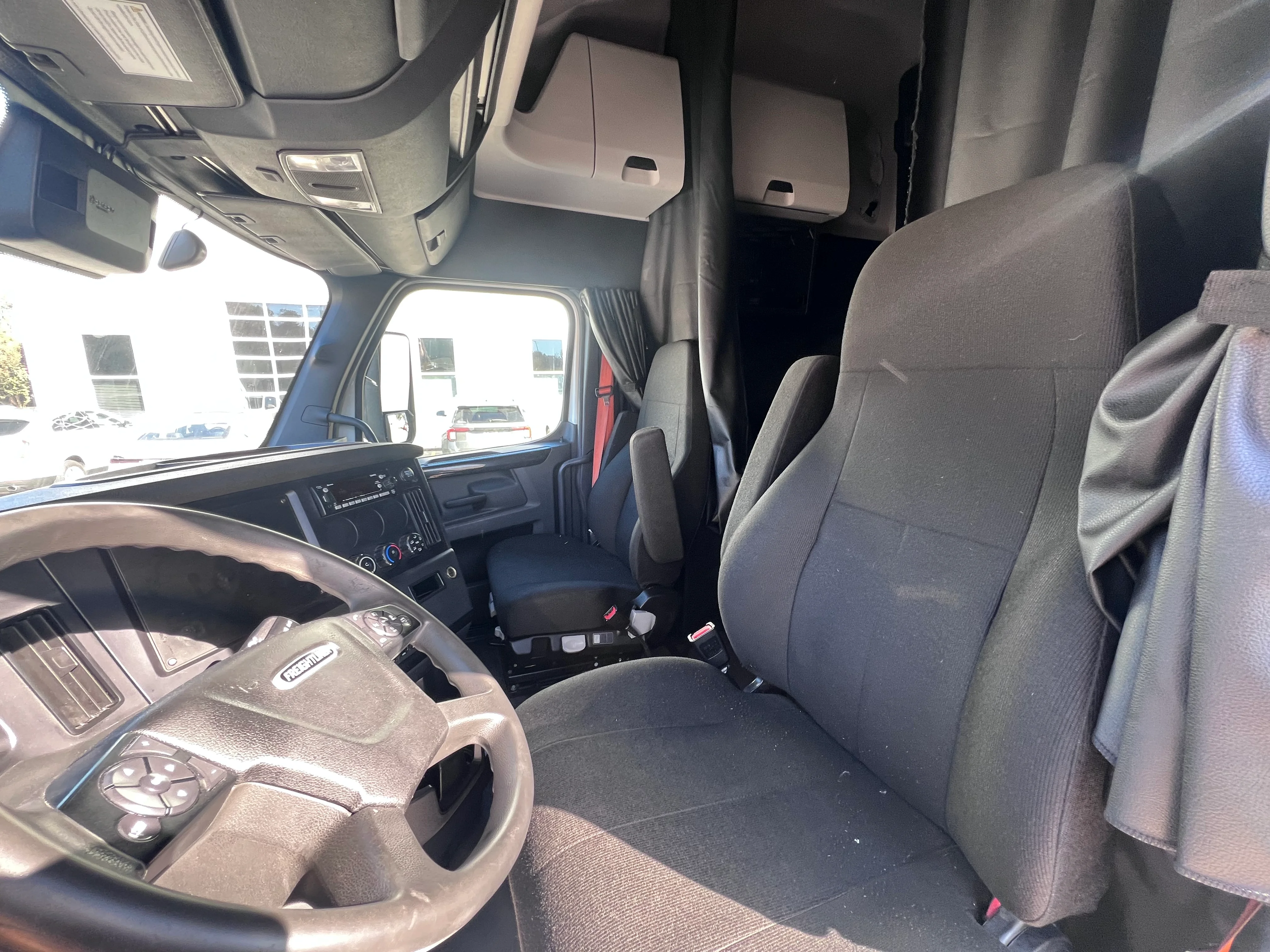 2023 Freightliner Cascadia in Nashville Isuzu, TN — photo 15