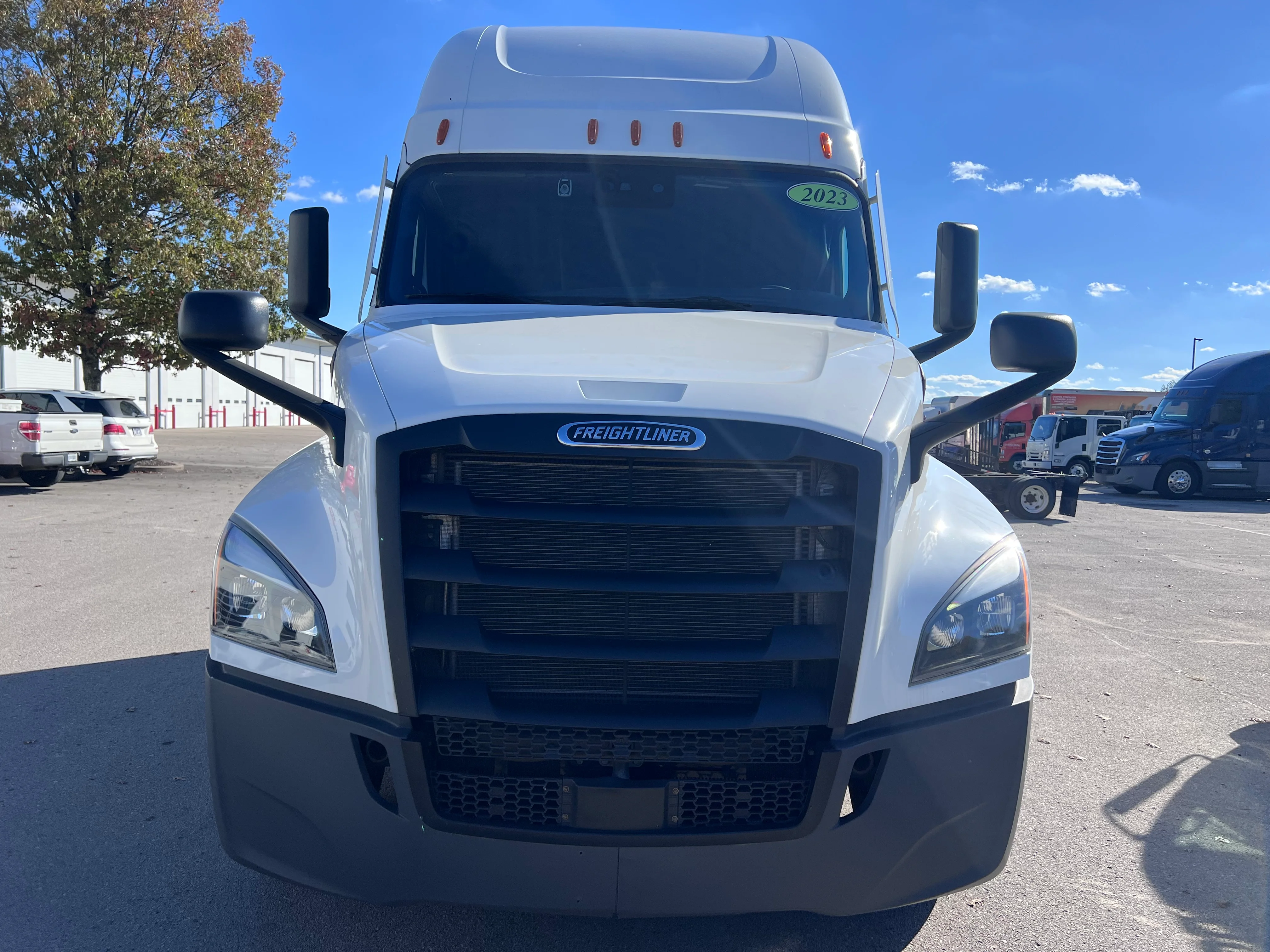 2023 Freightliner Cascadia in Nashville Isuzu, TN — photo 9
