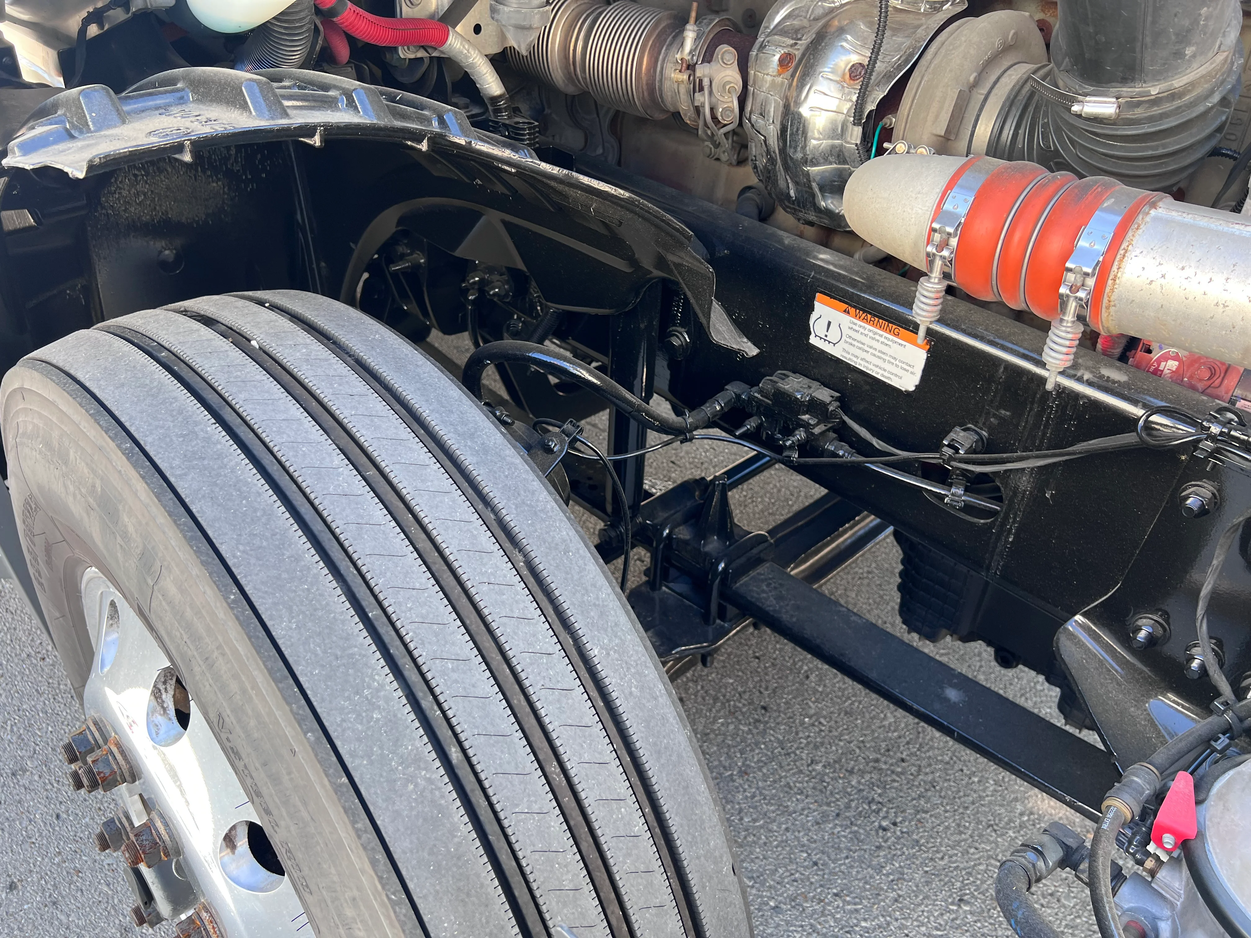 2023 Freightliner Cascadia in Nashville Isuzu, TN — photo 11