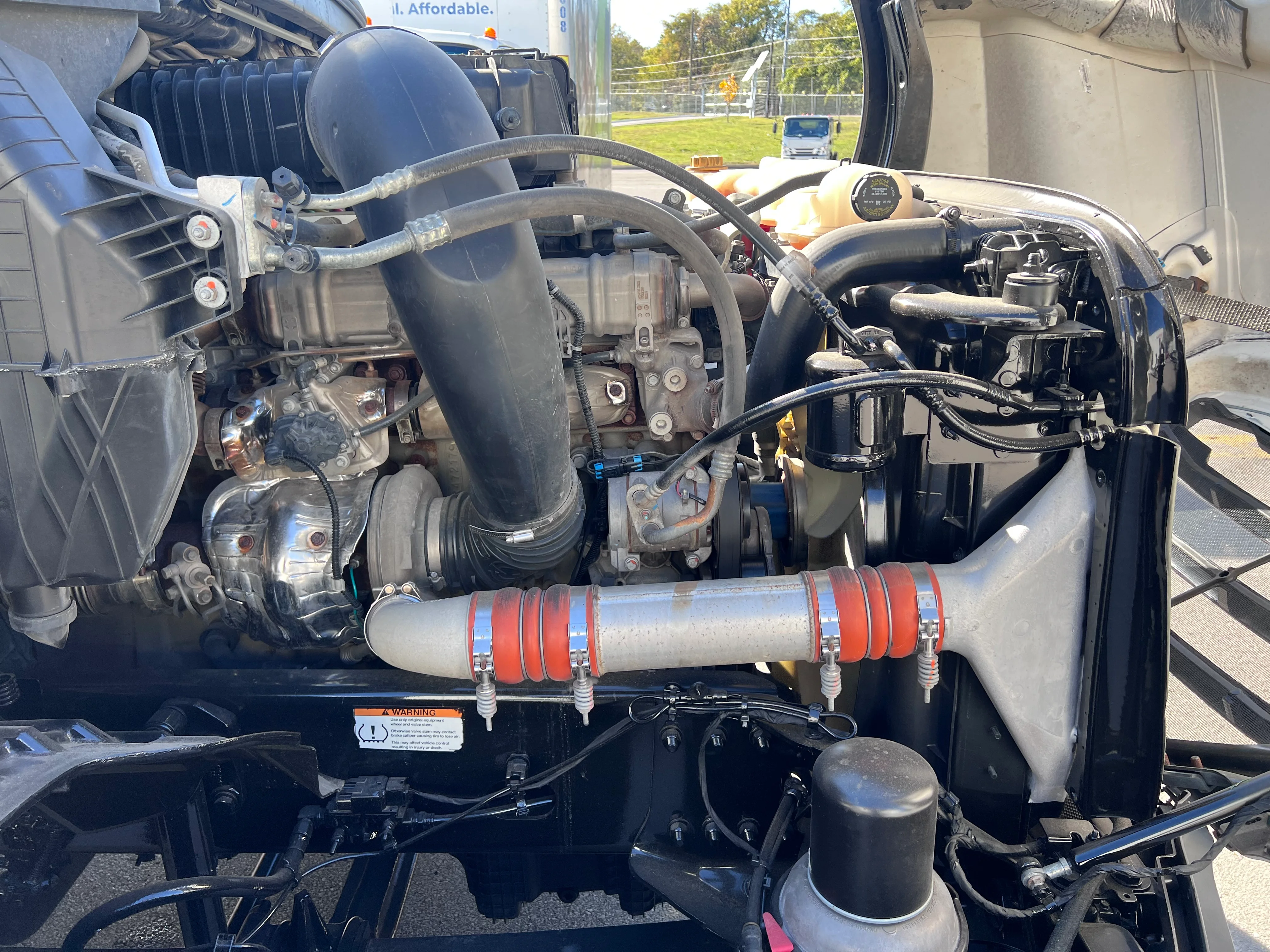 2023 Freightliner Cascadia in Nashville Isuzu, TN — photo 10