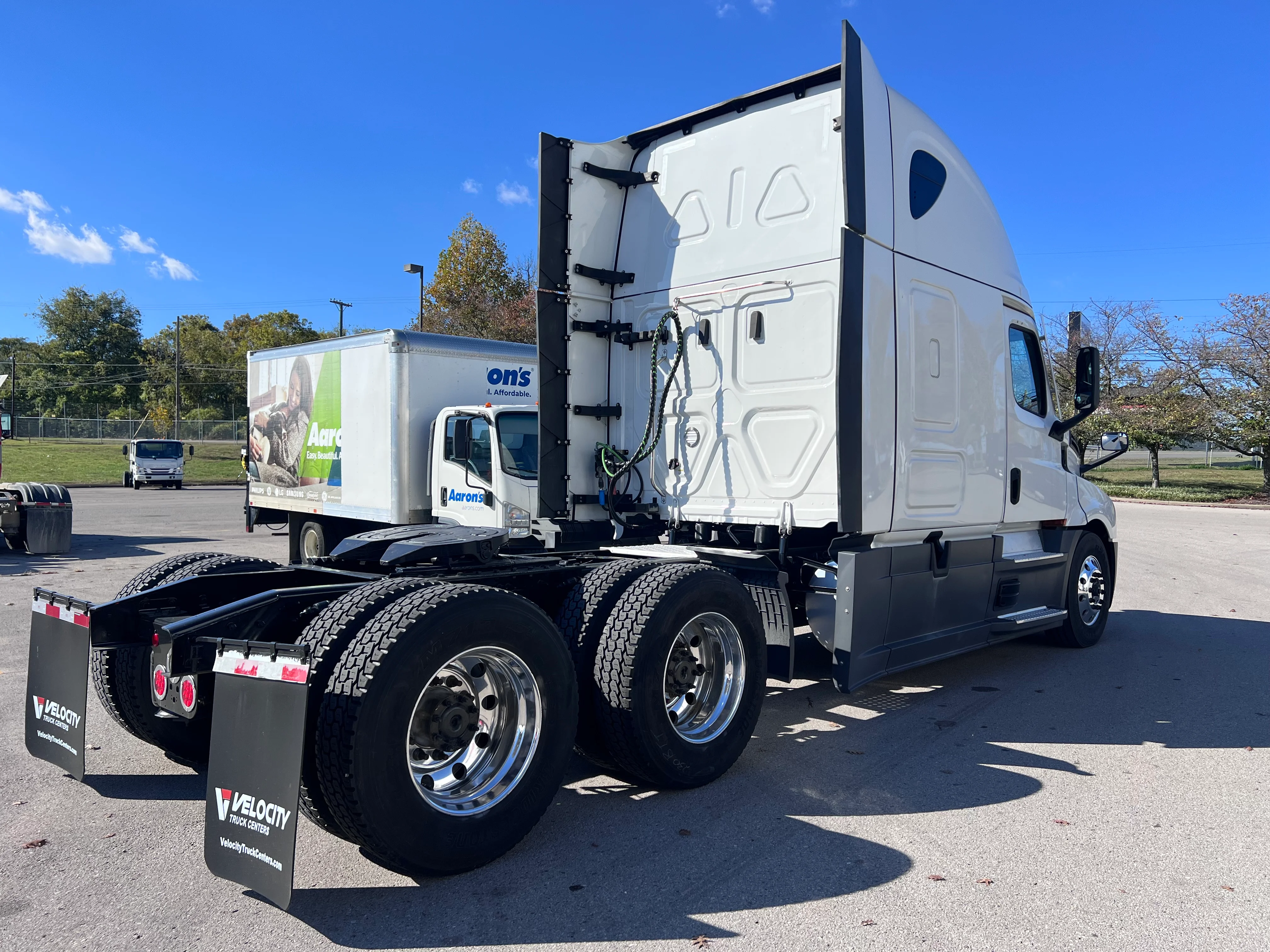 2023 Freightliner Cascadia in Nashville Isuzu, TN — photo 6
