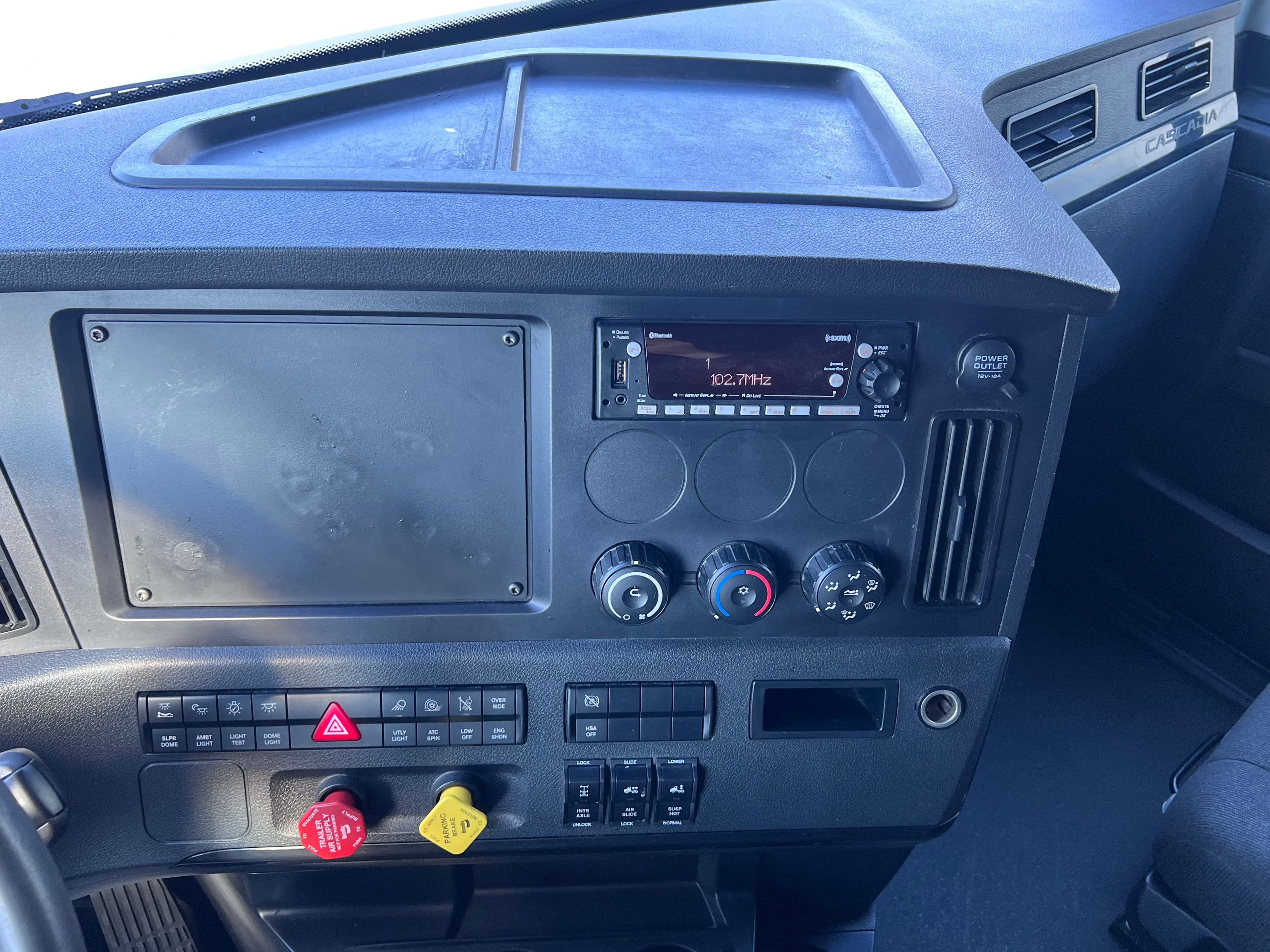 2023 Freightliner Cascadia in Nashville Isuzu, TN — photo 19