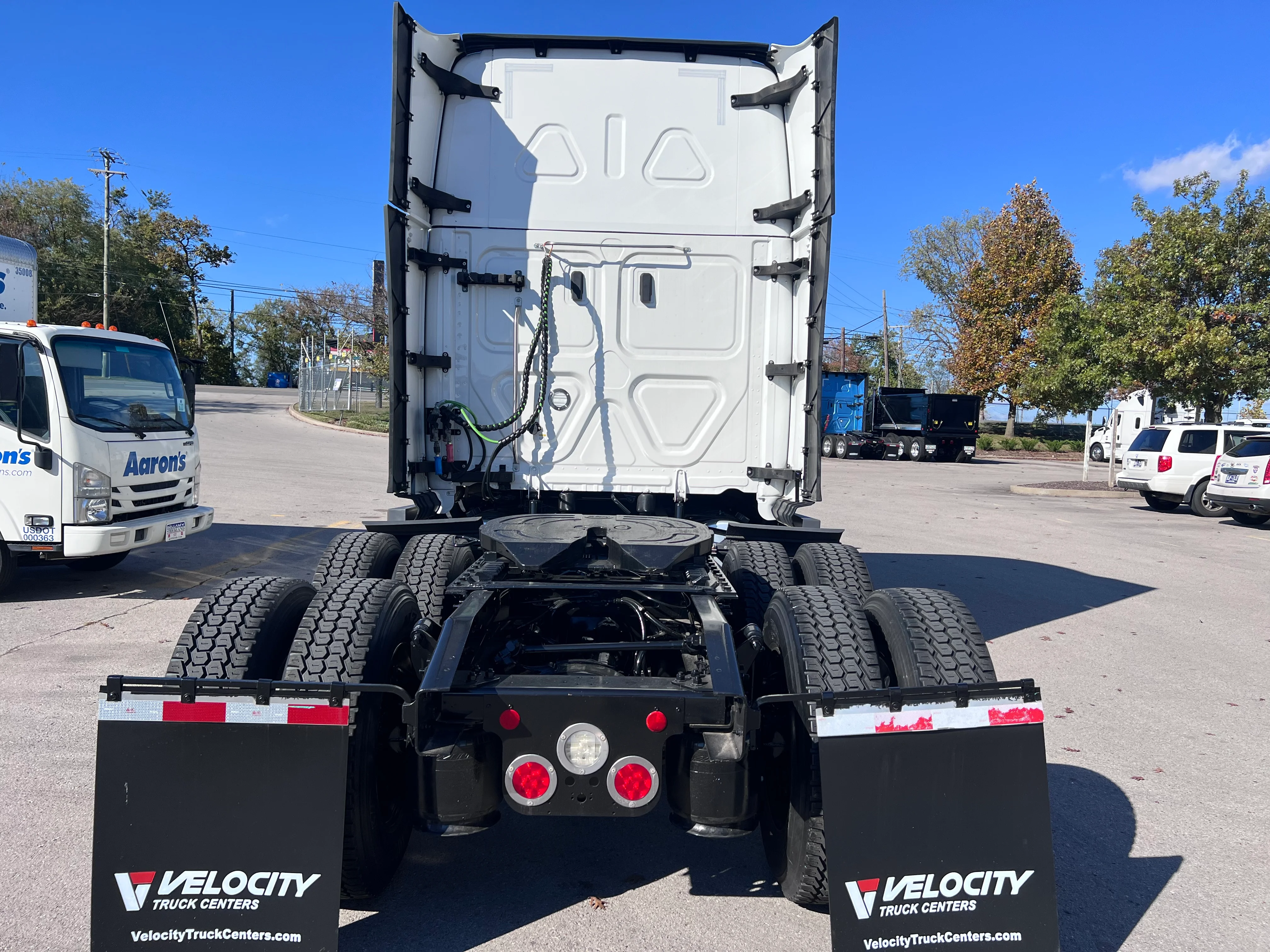2023 Freightliner Cascadia in Nashville Isuzu, TN — photo 5