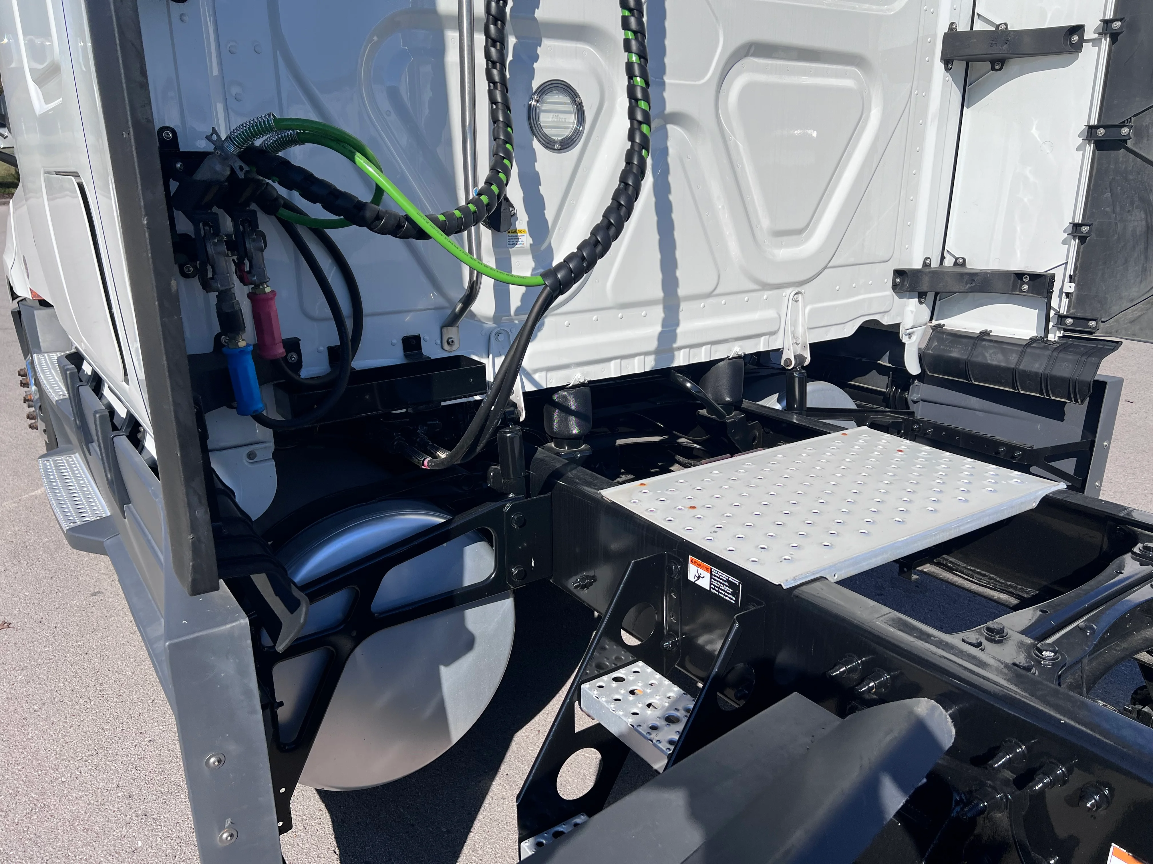 2023 Freightliner Cascadia in Nashville Isuzu, TN — photo 3