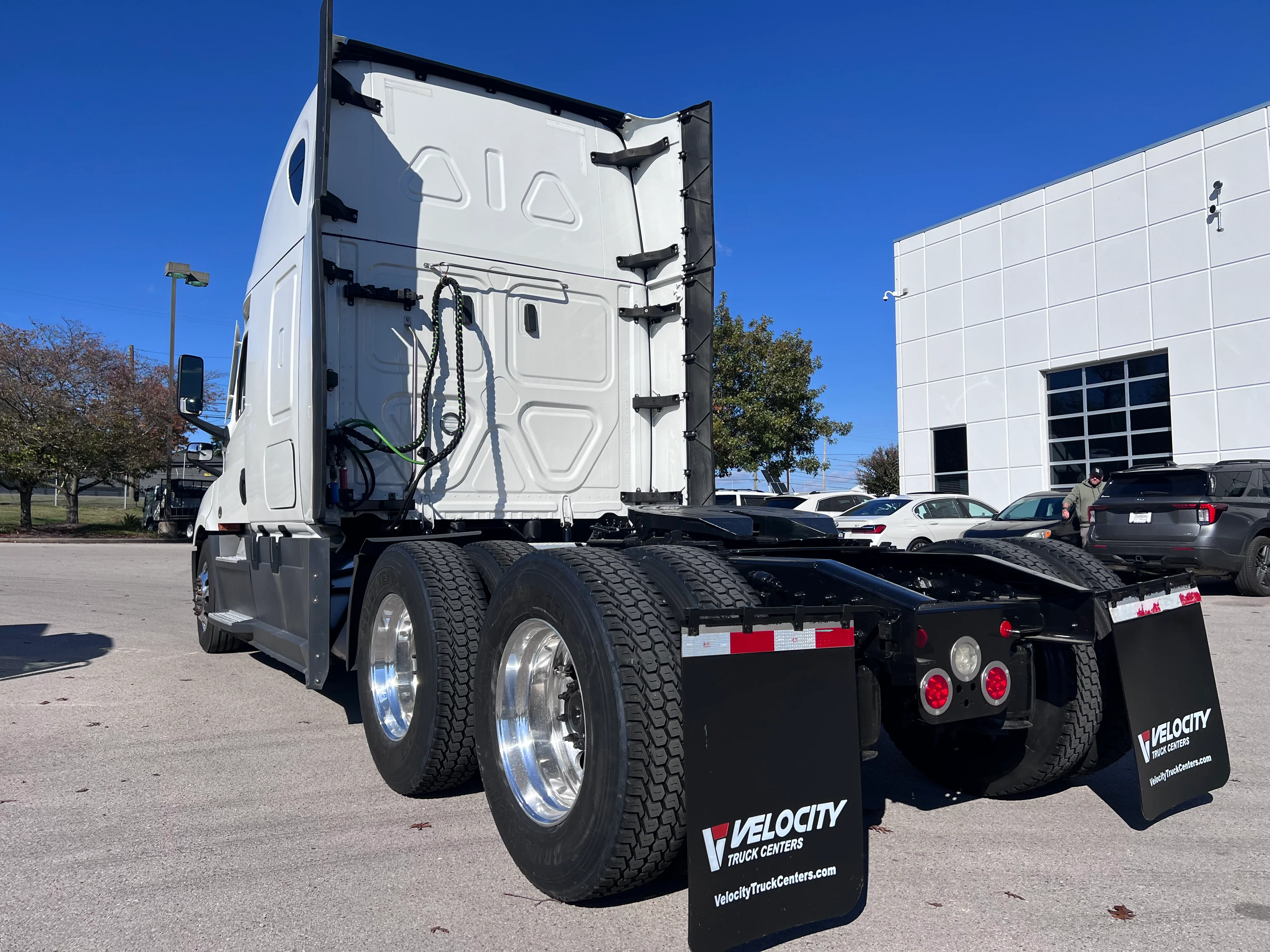 2023 Freightliner Cascadia in Nashville Isuzu, TN — photo 4