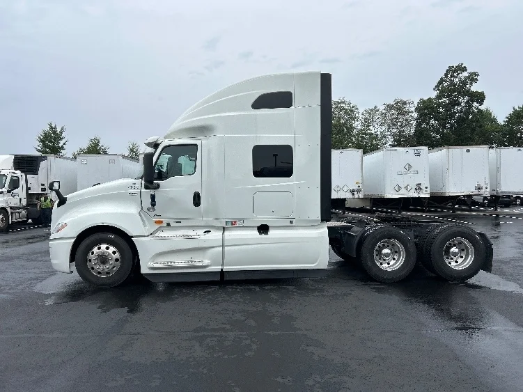 2022 International LT in Plymouth, MI — photo 4
