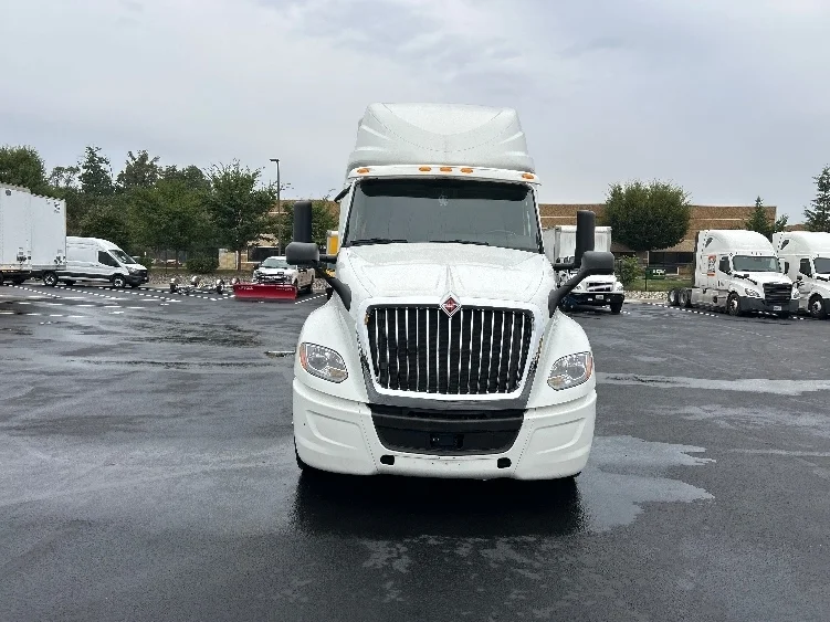 2022 International LT in Plymouth, MI — photo 2