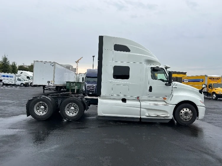 2022 International LT in Plymouth, MI — photo 8