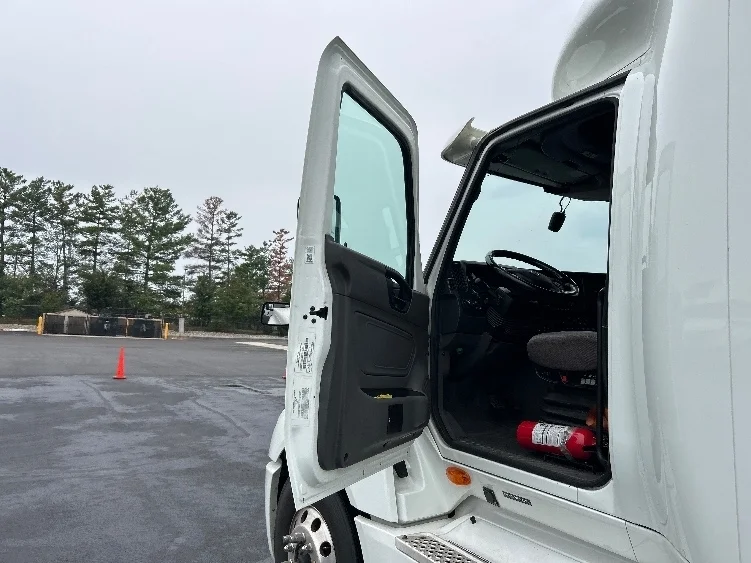 2022 International LT in Plymouth, MI — photo 9