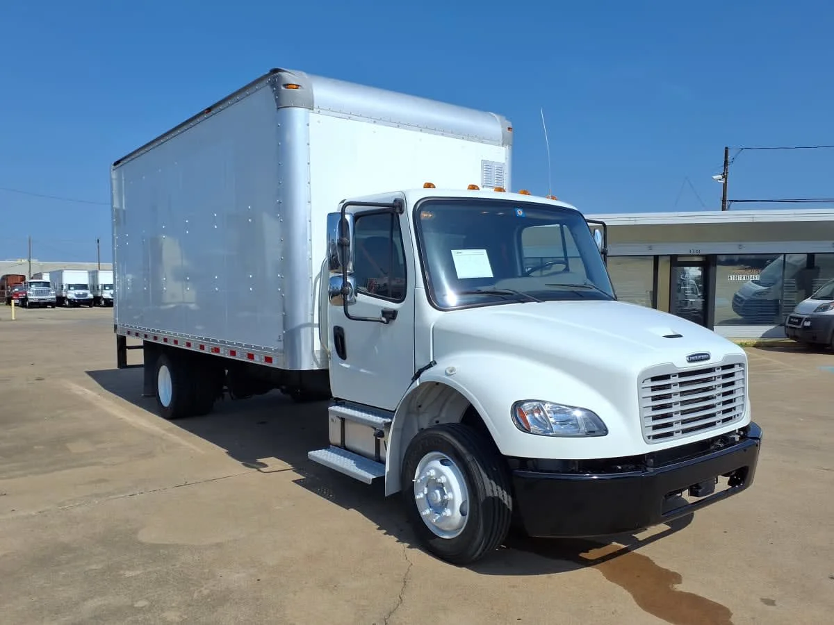 2022 Freightliner M2 106 in Dallas, TX — photo 3