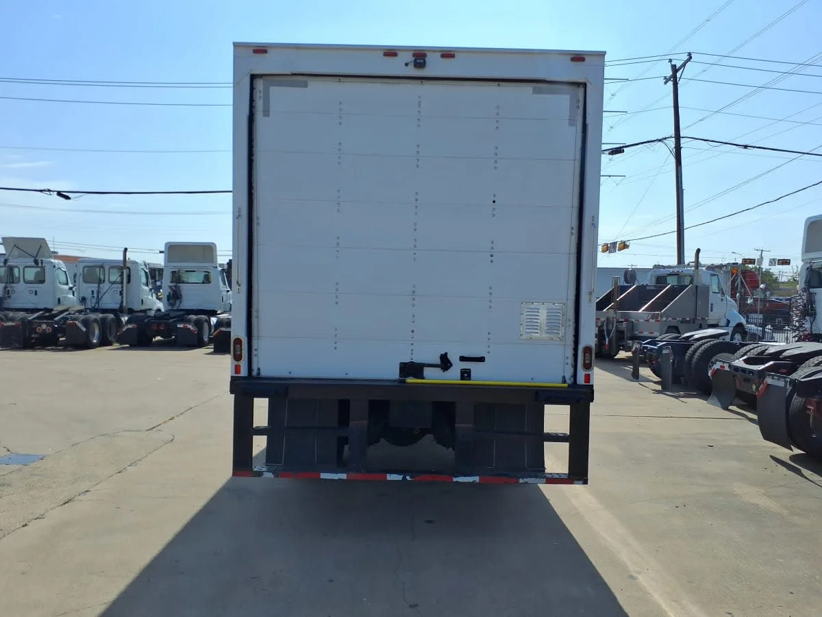 2022 Freightliner M2 106 in Dallas, TX — photo 5
