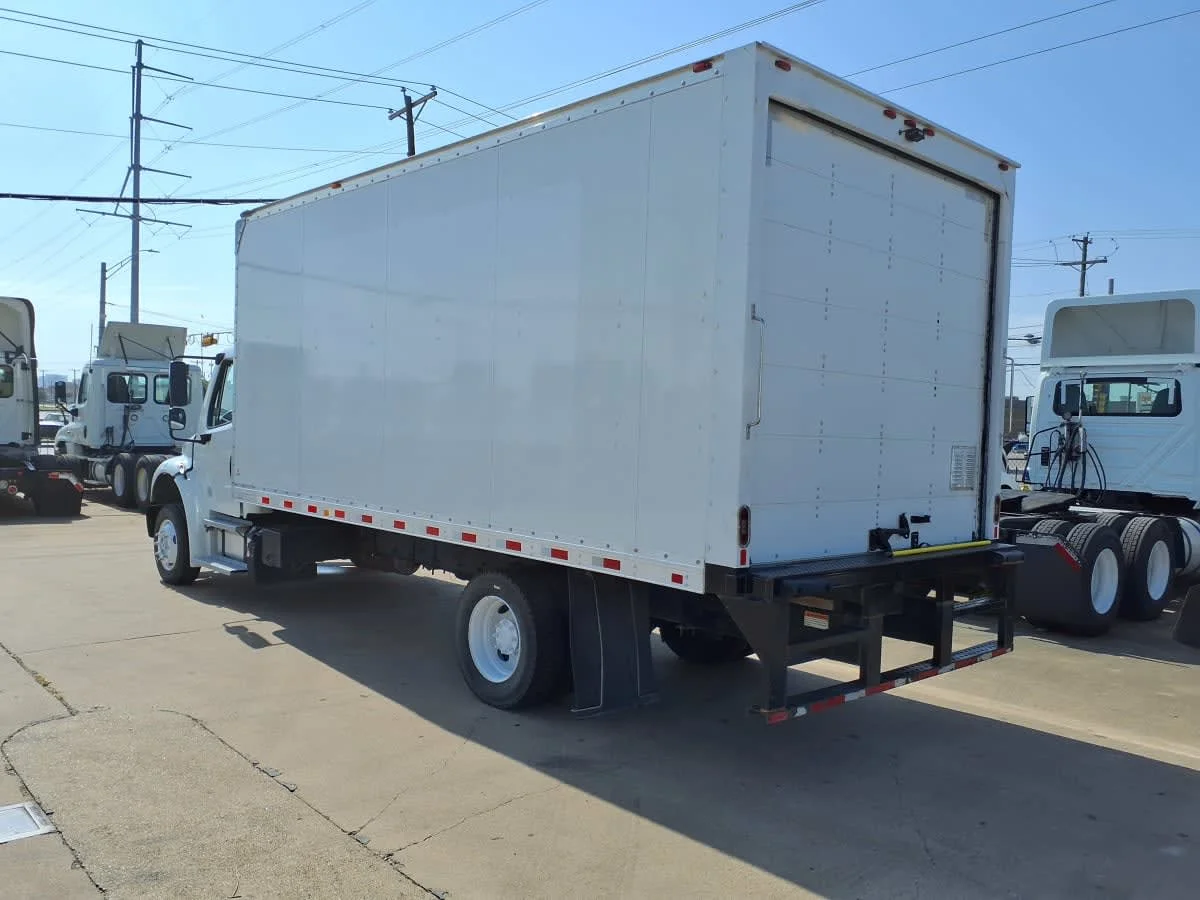 2022 Freightliner M2 106 in Dallas, TX — photo 6
