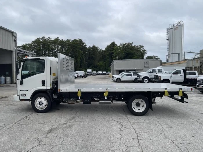 2025 Isuzu NRR - image 6