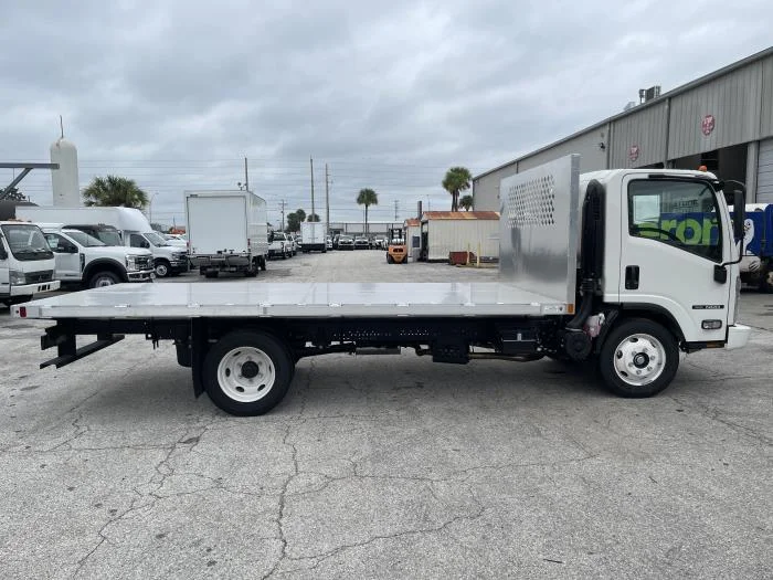 2025 Isuzu NRR - image 10