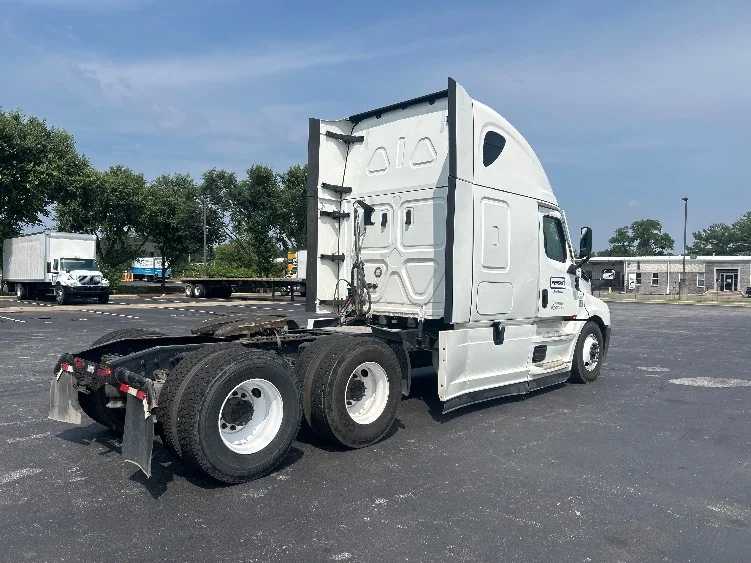 2022 Freightliner Cascadia in New Castle, DE — photo 7