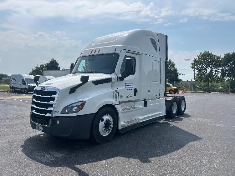2022 Freightliner Cascadia in New Castle, DE — photo 3